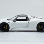 Porsche 918 Spyder Weissach Package Valge Mustade Velgedega Minichamps 1:18 - image 5 of 9