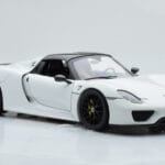 Porsche 918 Spyder Weissach Package Valge Mustade Velgedega Minichamps 1:18 - image 7 of 9