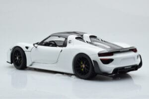 Porsche 918 Spyder Weissach Package Valge Mustade Velgedega Minichamps 1:18 113062443 Metall - pilt 8/9