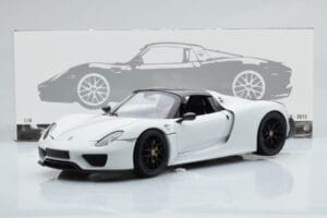 Porsche 918 Spyder Weissach Package Valge Mustade Velgedega Minichamps 1:18 113062443 Metall - pilt 9/9