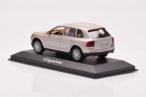 Porsche Cayenne 9PA Beež Minichamps 1:43 WAPC2000513 Metall - pilt 3/4