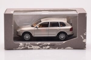 Porsche Cayenne 9PA Beež Minichamps 1:43 WAPC2000513 Metall - pilt 4/4
