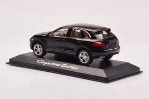Porsche Cayenne 92A Turbo Must Minichamps 1:43 WAP0200050B Metall - pilt 3/4