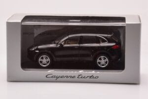 Porsche Cayenne 92A Turbo Must Minichamps 1:43 WAP0200050B Metall - pilt 4/4