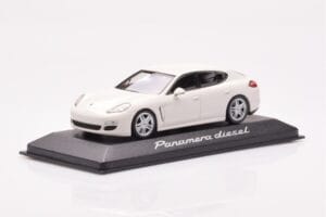 Porsche Panamera 970 Diesel Carrara Valge Minichamps 1:43 WAP0200090C Metall - pilt 2/4
