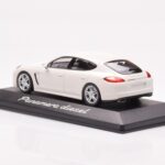 Porsche Panamera 970 Diesel Carrara Valge Minichamps 1:43 - image 3 of 4