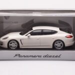 Porsche Panamera 970 Diesel Carrara Valge Minichamps 1:43 - image 4 of 4