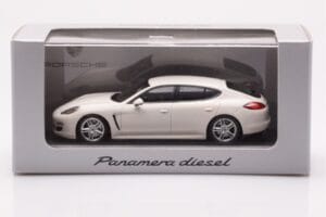Porsche Panamera 970 Diesel Carrara Valge Minichamps 1:43 WAP0200090C Metall - pilt 4/4