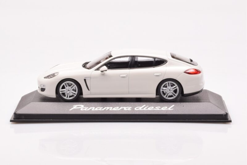 Porsche Panamera 970 Diesel Carrara Valge Minichamps 1:43
