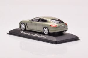 Porsche Panamera 970 S Hybrid Critall Roheline Minichamps 1:43 WAP0205010A Metall - pilt 3/4