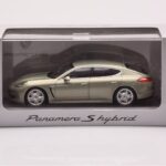 Porsche Panamera 970 S Hybrid Critall Roheline Minichamps 1:43 - image 4 of 4