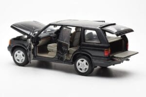 Range Rover P38 4.6 HSE Must Metallik AUTOart 1:18 70017 Metall - pilt 8/9