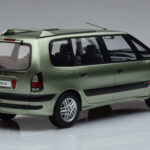 Renault Espace 3 Roheline Otto 1:18 - image 2 of 6