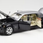 Rolls-Royce Phantom VII EWB Must ja Hõbe Kyosho 1:18 - image 2 of 8