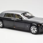 Rolls-Royce Phantom VII EWB Must ja Hõbe Kyosho 1:18 - image 6 of 8