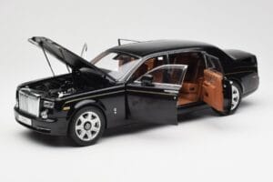 Rolls-Royce Phantom VII EWB Diamond Must Kyosho 1:18 08841DBK2 Metall - pilt 2/8