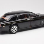 Rolls-Royce Phantom VII EWB Diamond Must Kyosho 1:18 - image 3 of 8