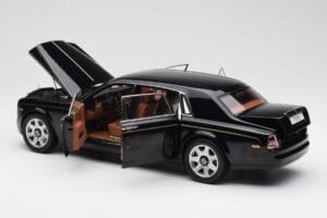 Rolls-Royce Phantom VII EWB Diamond Must Kyosho 1:18 08841DBK2 Metall - pilt 5/8