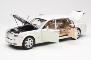Rolls-Royce Phantom VII EWB English Valge Kyosho 1:18 08841EW2 Metall - pilt 2/8