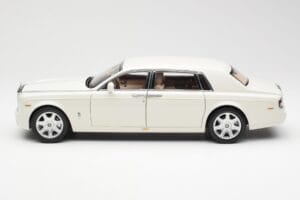 Rolls-Royce Phantom VII EWB English Valge Kyosho 1:18 08841EW2 Metall - pilt 4/8
