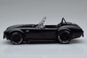 Shelby Cobra 427 S/C Must Kyosho 1:18 08048BK Metall - pilt 4/9