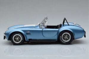 Shelby Cobra 427 S/C Helesinine Kyosho 1:18 08048SBL Metall - pilt 4/9