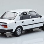 Skoda 130 L Valge IXO 1:18 - image 2 of 6