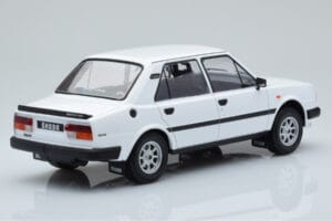 Skoda 130 L Valge IXO 1:18 18CMC158 Metall - pilt 2/6