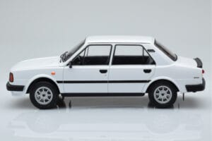 Skoda 130 L Valge IXO 1:18 18CMC158 Metall - pilt 3/6