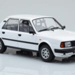 Skoda 130 L Valge IXO 1:18 - image 4 of 6