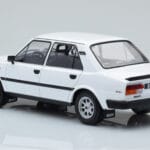 Skoda 130 L Valge IXO 1:18 - image 5 of 6