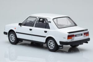 Skoda 130 L Valge IXO 1:18 18CMC158 Metall - pilt 5/6