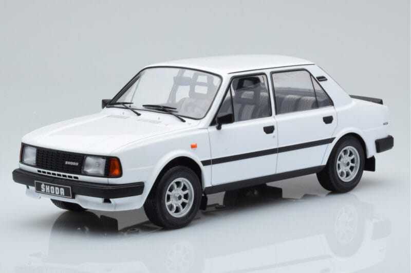 Skoda 130 L Valge IXO 1:18
