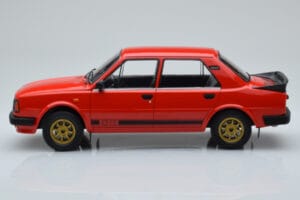 Skoda 130 LR Punane IXO 1:18 18CMC159 Metall - pilt 3/6