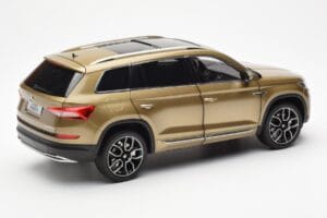 Skoda Kodiaq Kuldne FAW 1:18 ZSX000001GOL Metall - pilt 3/8