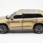 Skoda Kodiaq Kuldne FAW 1:18 - image 4 of 8