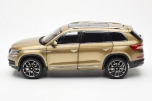 Skoda Kodiaq Kuldne FAW 1:18 ZSX000001GOL Metall - pilt 4/8
