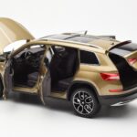 Skoda Kodiaq Kuldne FAW 1:18 - image 5 of 8