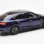 Skoda Octavia Pro Sinine FAW 1:18 - image 3 of 8