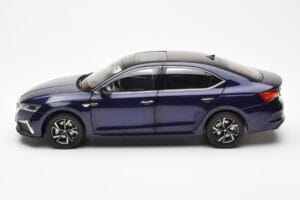 Skoda Octavia Pro Sinine FAW 1:18 ZMR000006BLA Metall - pilt 4/8