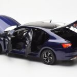 Skoda Octavia Pro Sinine FAW 1:18 - image 5 of 8