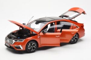 Skoda Octavia Pro Oranž FAW 1:18 ZMR000006ORA Metall - pilt 2/8