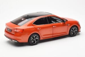 Skoda Octavia Pro Oranž FAW 1:18 ZMR000006ORA Metall - pilt 3/8