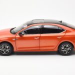 Skoda Octavia Pro Oranž FAW 1:18 - image 4 of 8