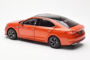 Skoda Octavia Pro Oranž FAW 1:18 ZMR000006ORA Metall - pilt 7/8