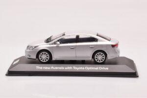 Toyota Avensis T270 Hõbedane Minichamps 1:43