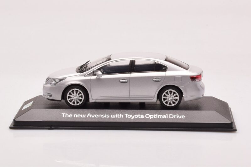 Toyota Avensis T270 Hõbedane Minichamps 1:43