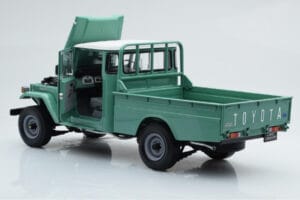 Toyota Land Cruiser 40 4x4 Pickup Roheline Kyosho 1:18 08958FG Metall - pilt 3/8