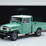 Toyota Land Cruiser 40 4x4 Pickup Roheline Kyosho 1:18 - image 8 of 8