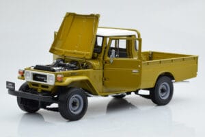Toyota Land Cruiser 40 4x4 Pickup Oliiv Kyosho 1:18 08958K Metall - pilt 2/8